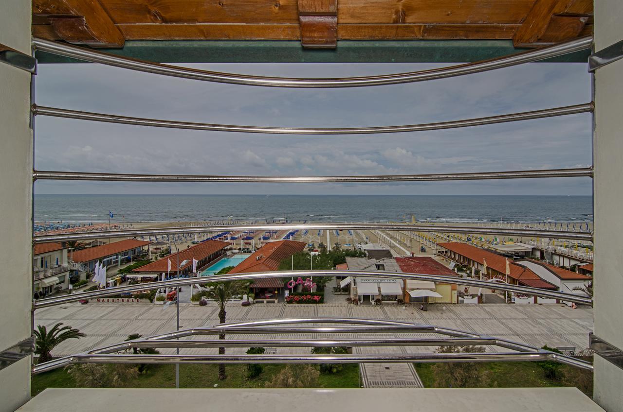 リド・ディ・カマイオーレ Attico Panoramico Fronte Mareヴィラ エクステリア 写真